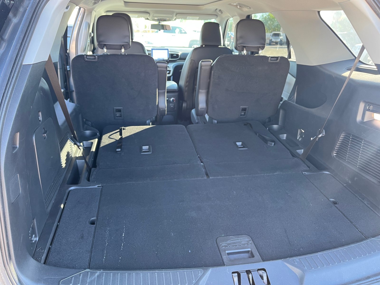 Used 2023 Ford Explorer XLT w/ Equipment Group 202A RWD image 29