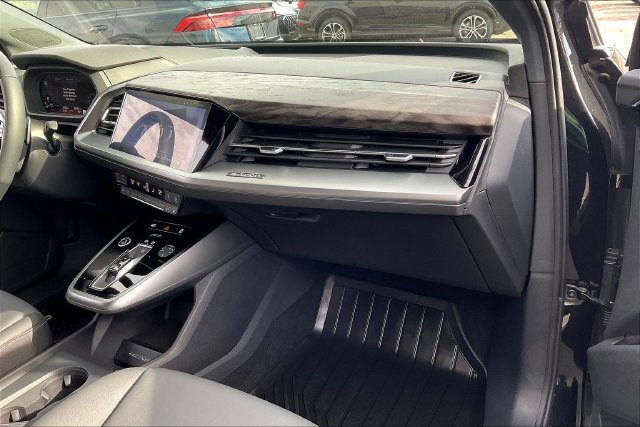 Used 2025 Audi Q4 e-tron Prestige AWD/4WD image 15