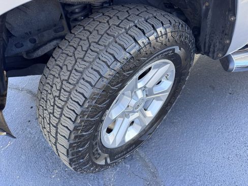 Used 2017 Toyota Tacoma SR image 12