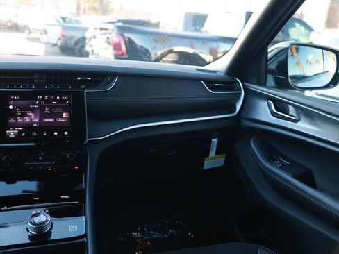 New 2025 Jeep Grand Cherokee Altitude image 23