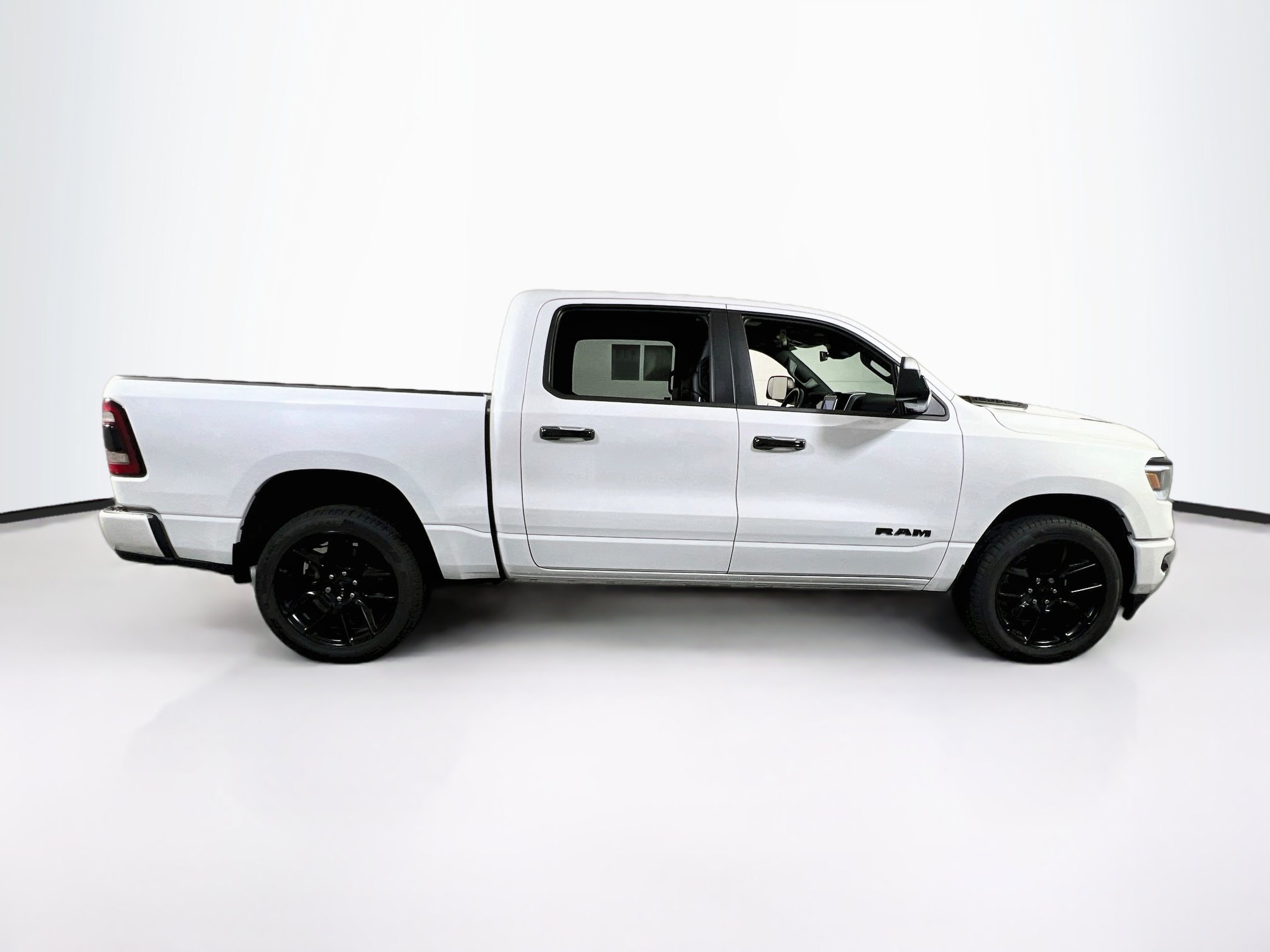 Used 2023 RAM 1500 Laramie AWD/4WD image 4
