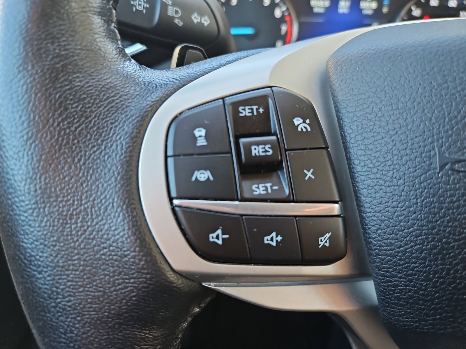 Used 2021 Ford Explorer Limited w/ Class III Trailer Tow Package AWD/4WD image 24
