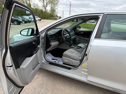 Used 2014 Toyota Camry LE FWD image 7
