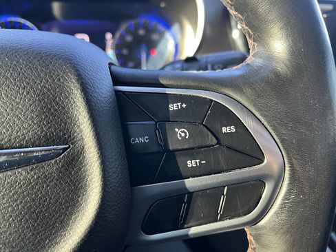 Used 2020 Chrysler Pacifica Touring-L Plus image 17