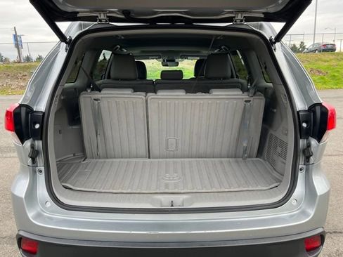 Used 2019 Toyota Highlander XLE image 15