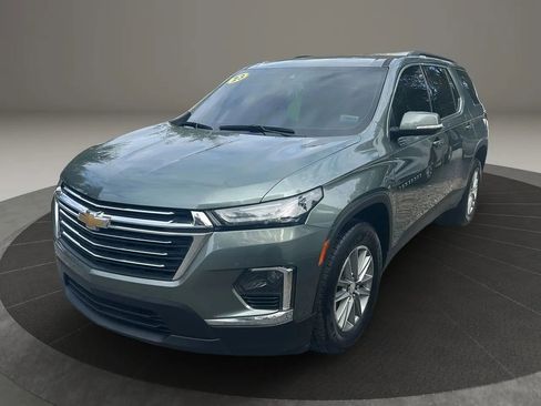 Used 2023 Chevrolet Traverse LT image 1