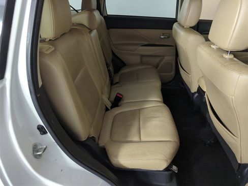 Used 2016 Mitsubishi Outlander SEL image 34