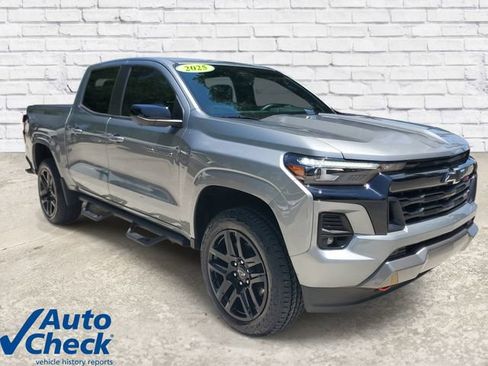 Used 2025 Chevrolet Colorado Z71 w/ Technology Package AWD/4WD image 5