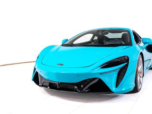 Used 2023 McLaren Artura RWD image 10