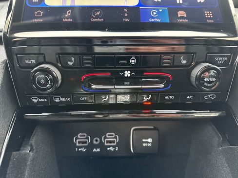 Used 2023 Jeep Grand Cherokee Limited AWD/4WD image 9