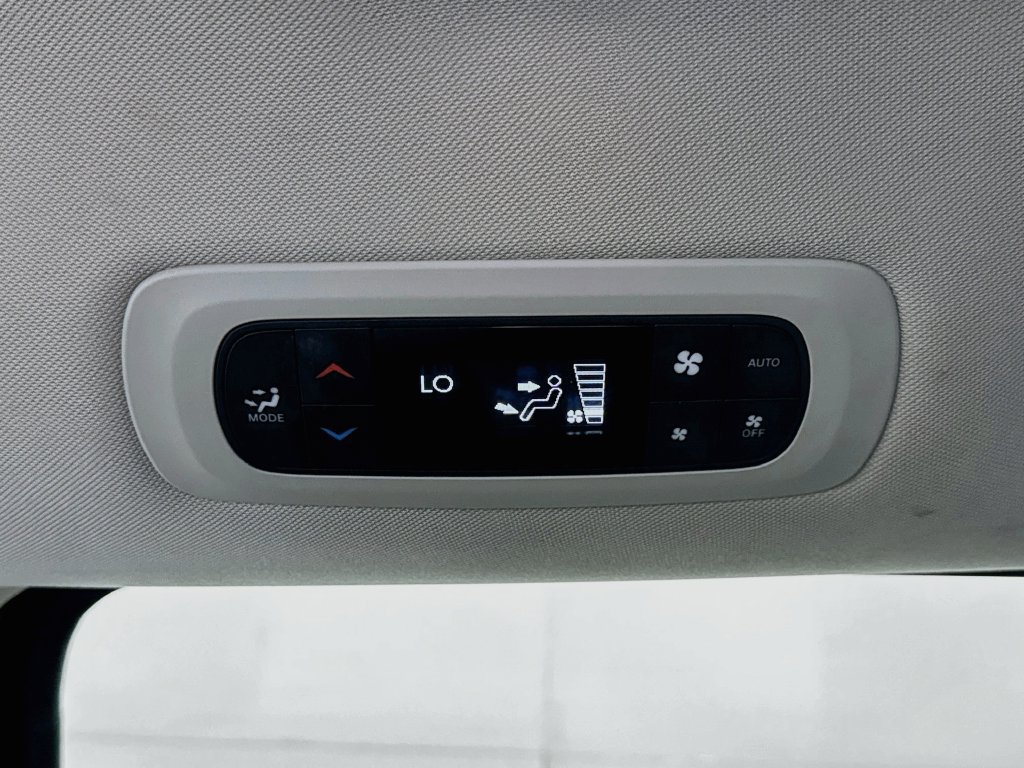 Used 2024 Chrysler Pacifica Touring-L FWD image 24