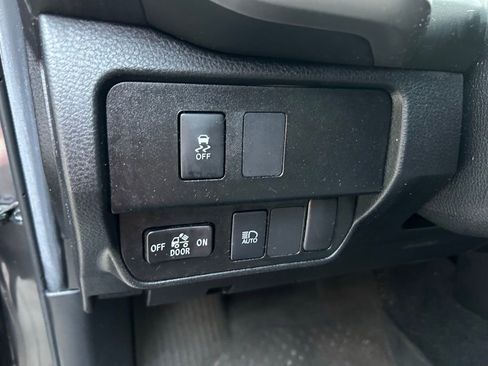 Used 2022 Toyota Tacoma SR5 w/ Technology Package image 18