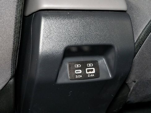 Used 2025 Subaru Crosstrek 2.0i Premium image 11