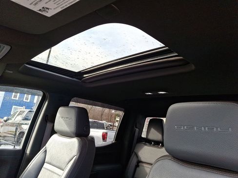 Used 2022 GMC Sierra 1500 Denali w/ Denali Premium Package image 14