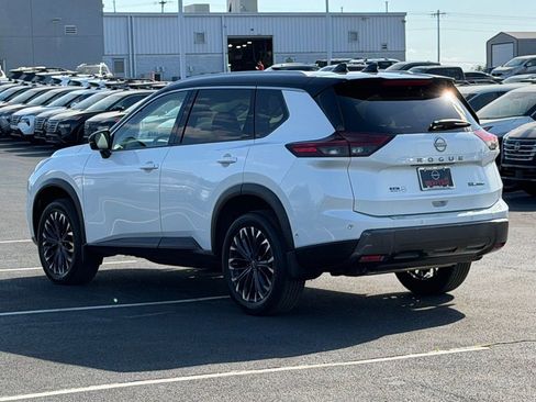 Used 2025 Nissan Rogue SL w/ Tech Package AWD/4WD image 7