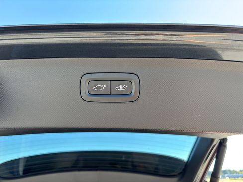 Used 2017 Volvo XC90 T6 Momentum image 26