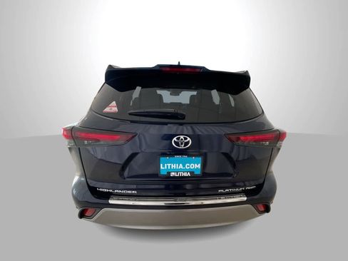 New 2026 Toyota Highlander Platinum image 7