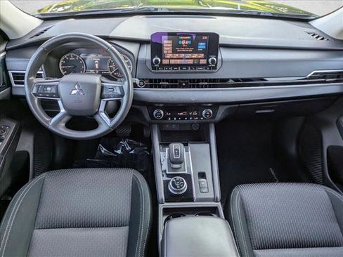 Used 2022 Mitsubishi Outlander ES image 16