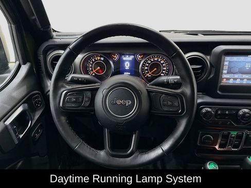 Used 2022 Jeep Gladiator Willys image 25