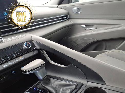 Used 2024 Hyundai Elantra SEL image 18