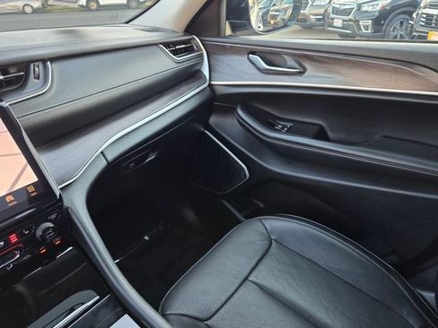 Used 2021 Jeep Grand Cherokee L Limited w/ Luxury Tech Group II image 31