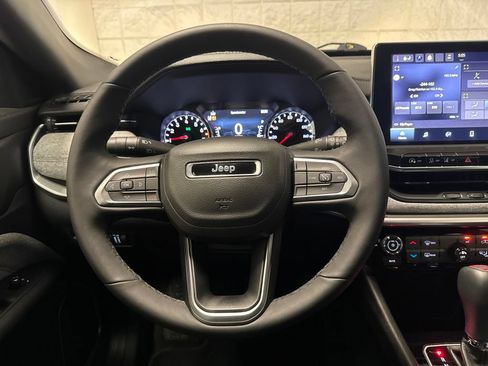 Used 2023 Jeep Compass Latitude AWD/4WD image 25