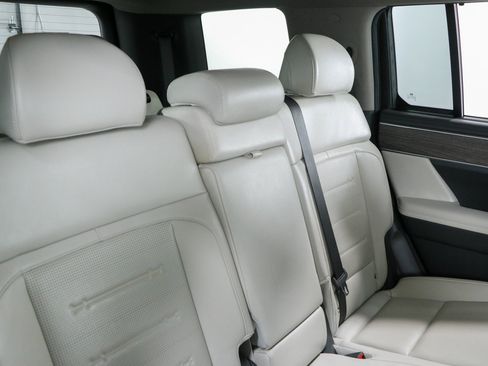 Used 2024 Hyundai Santa Fe Limited AWD/4WD image 30