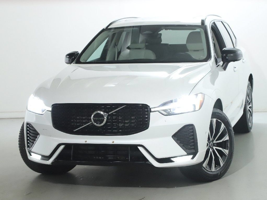 Used 2024 Volvo XC60 B5 Plus AWD/4WD image 2