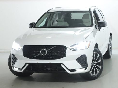 Used 2024 Volvo XC60 B5 Plus AWD/4WD image 2