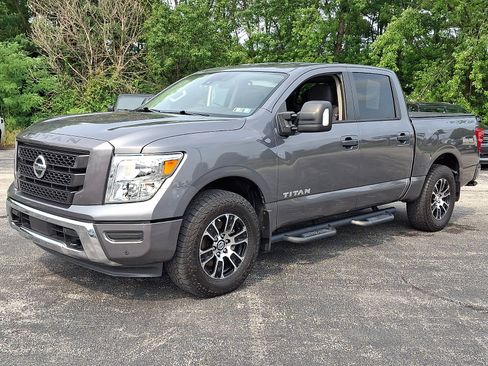 Used 2022 Nissan Titan SV w/ SV Convenience Package AWD/4WD image 7