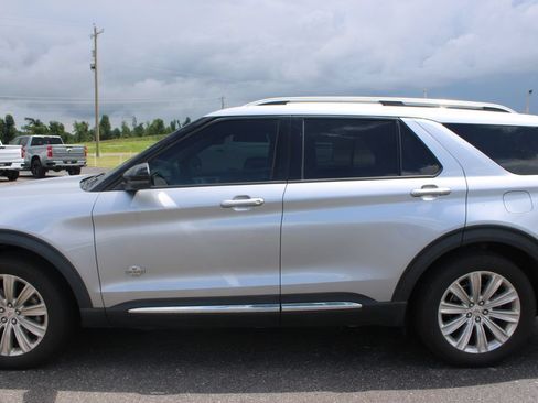 Used 2022 Ford Explorer King Ranch w/ Premium Technology Package RWD image 6