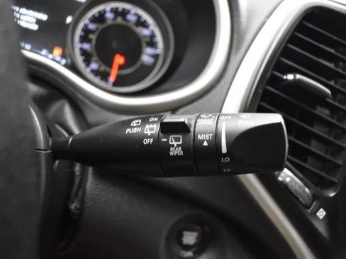 Used 2017 Jeep Cherokee Limited AWD/4WD image 26