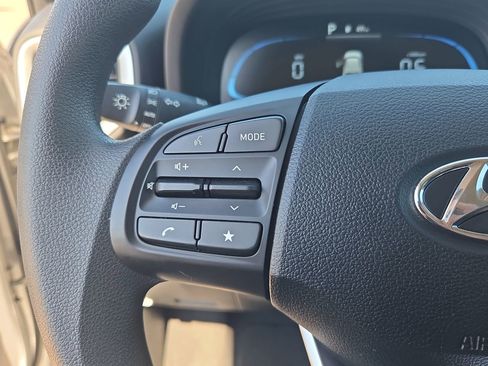 Used 2025 Hyundai Venue SE image 16