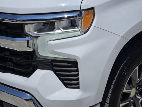 Used 2023 Chevrolet Silverado 1500 LT AWD/4WD image 9