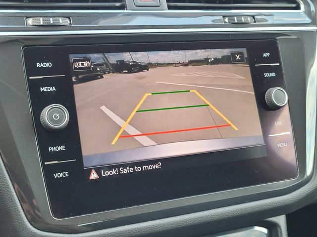 Used 2022 Volkswagen Tiguan SE FWD image 19