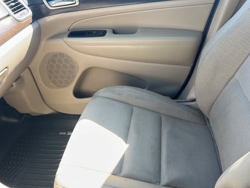 Used 2016 Jeep Grand Cherokee Laredo image 18