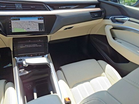 Used 2022 Audi e-tron Prestige AWD/4WD image 11