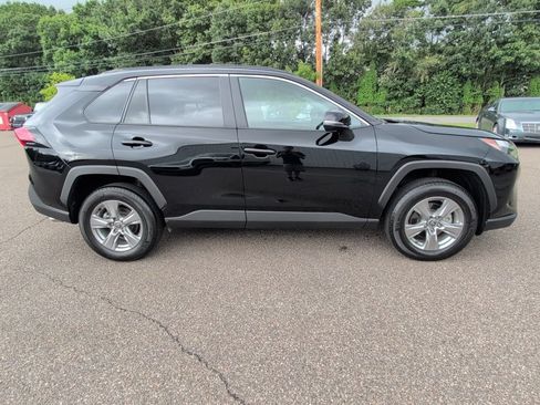 Used 2025 Toyota RAV4 XLE w/ Convenience Package AWD/4WD image 8
