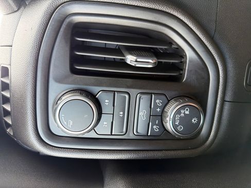 Used 2022 Chevrolet Silverado 2500 Custom image 32