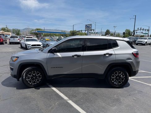 Used 2018 Jeep Compass Sport FWD image 4