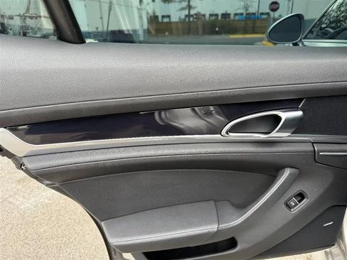 Used 2011 Porsche Panamera image 38