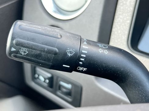 Used 2010 Ford F150 XLT image 25