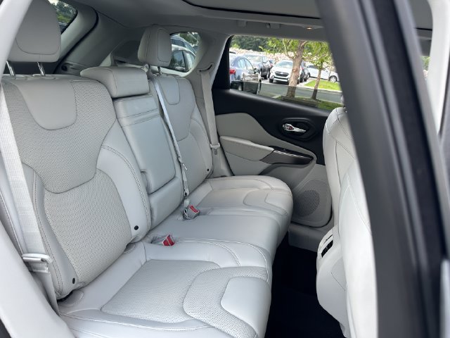 Used 2019 Jeep Cherokee Limited AWD/4WD image 28
