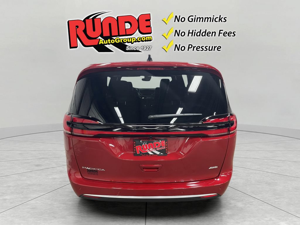 New 2027 Chrysler Pacifica Select w/ Family Tech Group AWD/4WD image 4