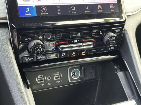 Used 2023 Jeep Grand Cherokee Limited AWD/4WD image 15