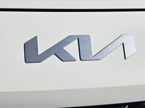 Used 2023 Kia Forte LX image 5