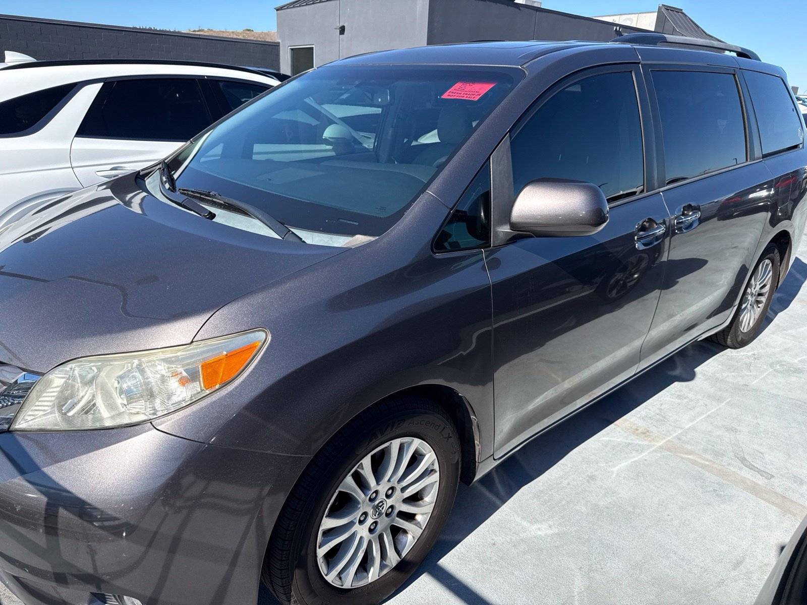 Used 2015 Toyota Sienna XLE w/ XLE Navigation Package FWD image 2