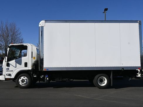 Used 2024 Isuzu NPR RWD image 5