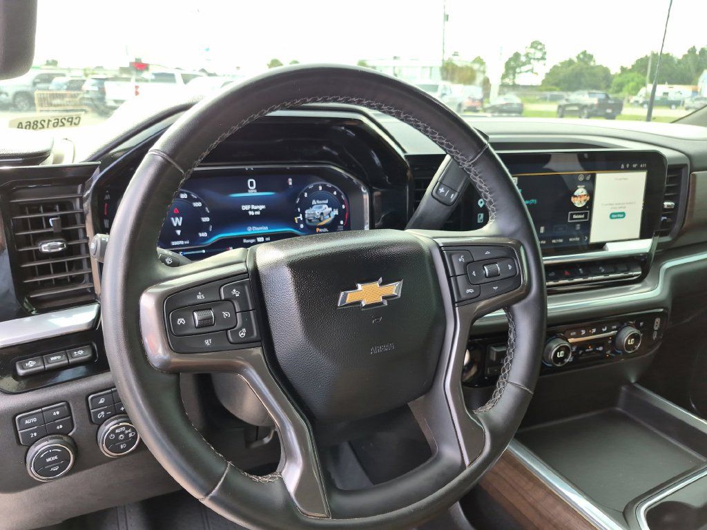 Used 2025 Chevrolet Silverado 2500 High Country w/ High Country Premium Package AWD/4WD image 15