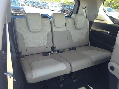 Used 2025 Nissan Armada Platinum image 10